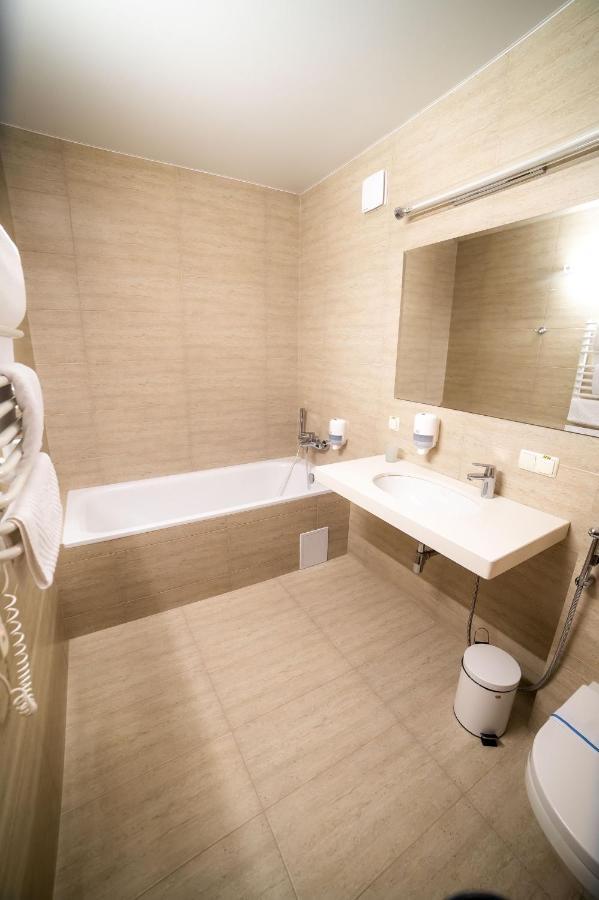 Sribni Leleky Hotel & Spa Lutsʼk Eksteriør billede